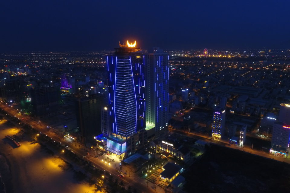 Mặt các tòa nhà lớn