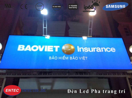 Đèn Led pha trong trang trí bảng hiệu