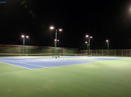 Tiết kiệm điện năng cho sân tập bằng đèn LED pha