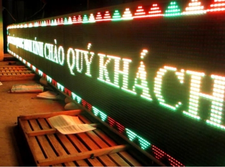 Không riêng gì về chiếu sáng, đèn led được sử dụng cho nhiều lĩnh vực, ngành nghề khác nhau, thường thấy nhất là tại những bảng hiệu quảng cáo đèn led mà chúng ta có thể bắt gặp ở bất cứ đâu