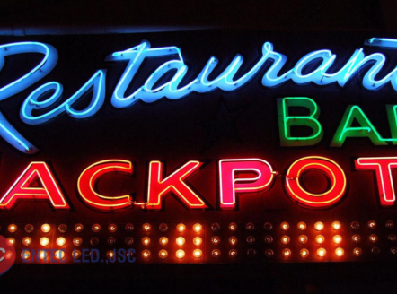 Nên dùng đèn led biển quảng cáo khi muốn tấm biển gây ấn tượng mạnh