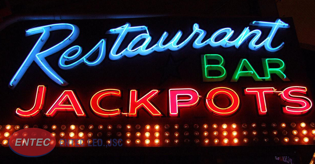 Nên dùng đèn led biển quảng cáo khi muốn tấm biển gây ấn tượng mạnh