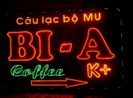 Những biển hiệu quảng cáo đèn led xuất hiện thường xuyên trên đường phố đã chẳng còn xa lại gì với chúng ta. Đây là loại hình quảng cáo mới xuất hiện nhưng lại nhanh chóng chiếm lĩnh được thị trường, thay thế cho các loại biển truyền thống trước đây.