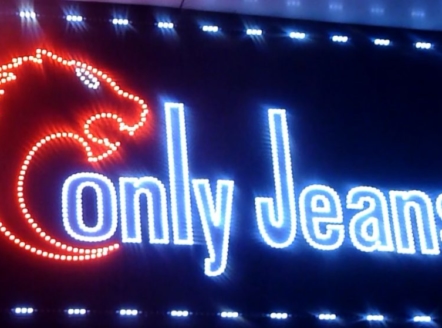 Đánh giá ưu nhược điểm của các loại bảng biển quảng cáo led, huỳnh quang, neon