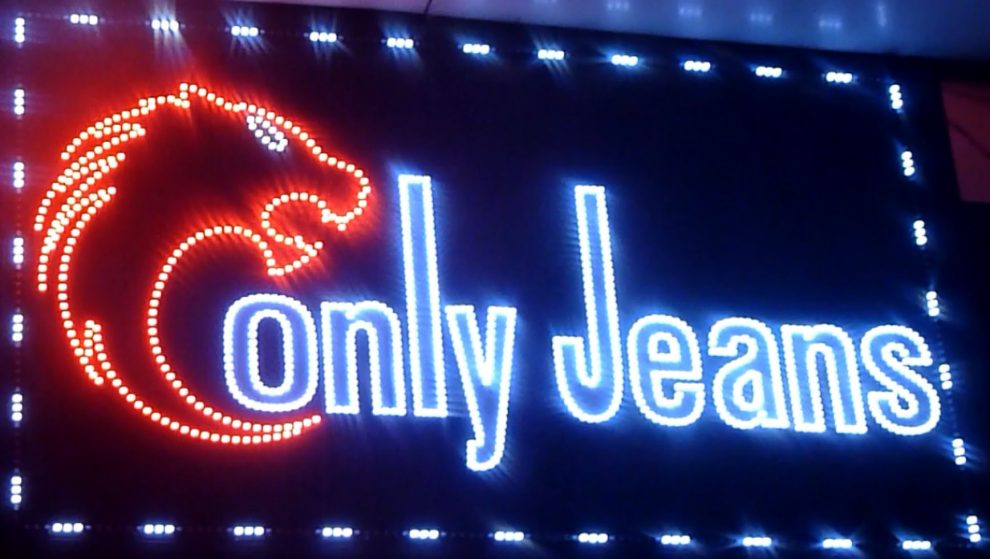 Đánh giá ưu nhược điểm của các loại bảng biển quảng cáo led, huỳnh quang, neon