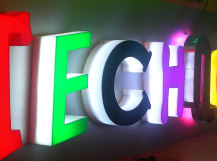 Biển quảng cáo dùng alu là một dạng bảng hiệu quảng cáo giúp cho doanh nghiệp có thể đưa thương hiệu của mình đến gần hơn với khách hàng. Ưu điểm của bảng hiệu alu rất nhiều như đa dạng màu sắc, khả năng dễ dàng uốn nắn, dễ dàng thi công bảng quảng cáo.