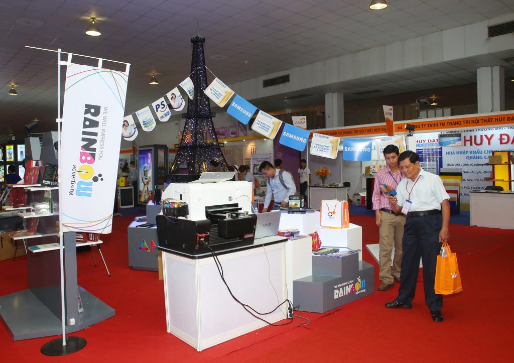 Từ ngày 21 đến ngày 23/3, hơn 250 gian hàng của các doanh nghiệp sản xuất, cung ứng thiết bị, công nghệ quảng cáo Việt Nam, Hàn Quốc, Trung Quốc… sẽ góp mặt tại Triển lãm quốc tế Thiết bị và Công nghệ Quảng cáo Việt Nam lần thứ 9 (VietAd 2018).