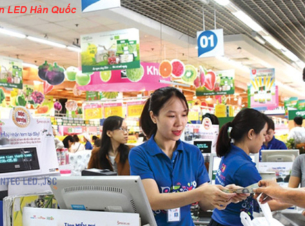 Ánh sáng và vị trí phù hợp là yếu tố chính trong việc nâng cao hình ảnh thương hiệu, xây dựng cơ sở khách hàng và nâng cao doanh thu của cửa hàng bán lẻ của bạn. Một cửa hàng được thiết kế tốt nhất định sẽ tạo ra doanh thu cao hơn so với cửa hàng có nội thất thông thường.