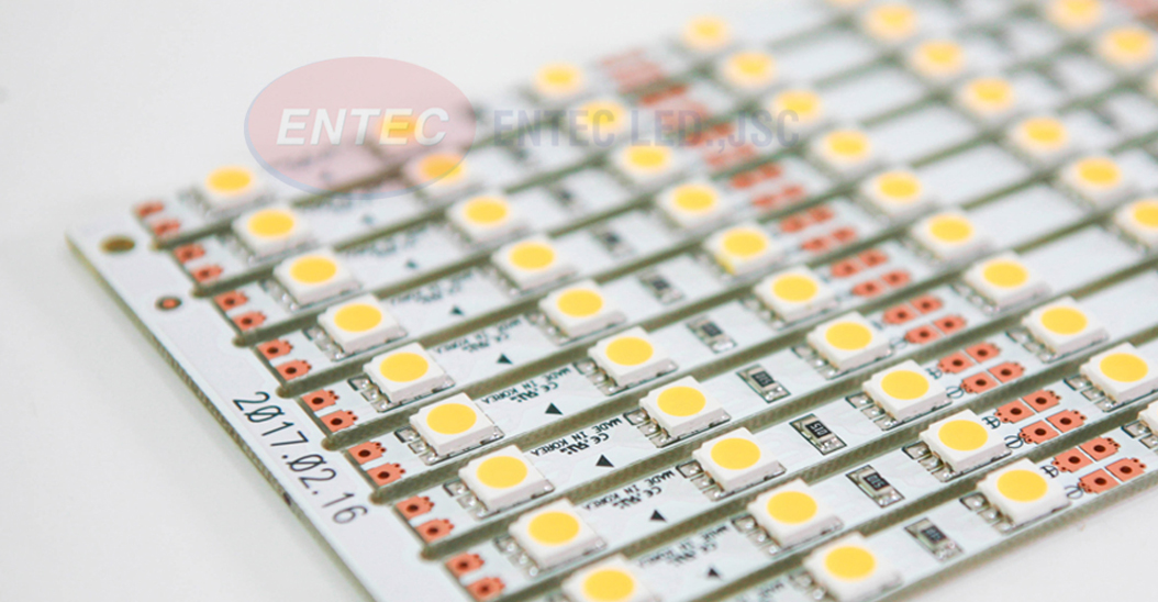 Và loại đèn được sử dụng đầu tiên nên kể đến chính là đèn led thanh nhôm mang thương hiệu Interone Hàn Quốc.