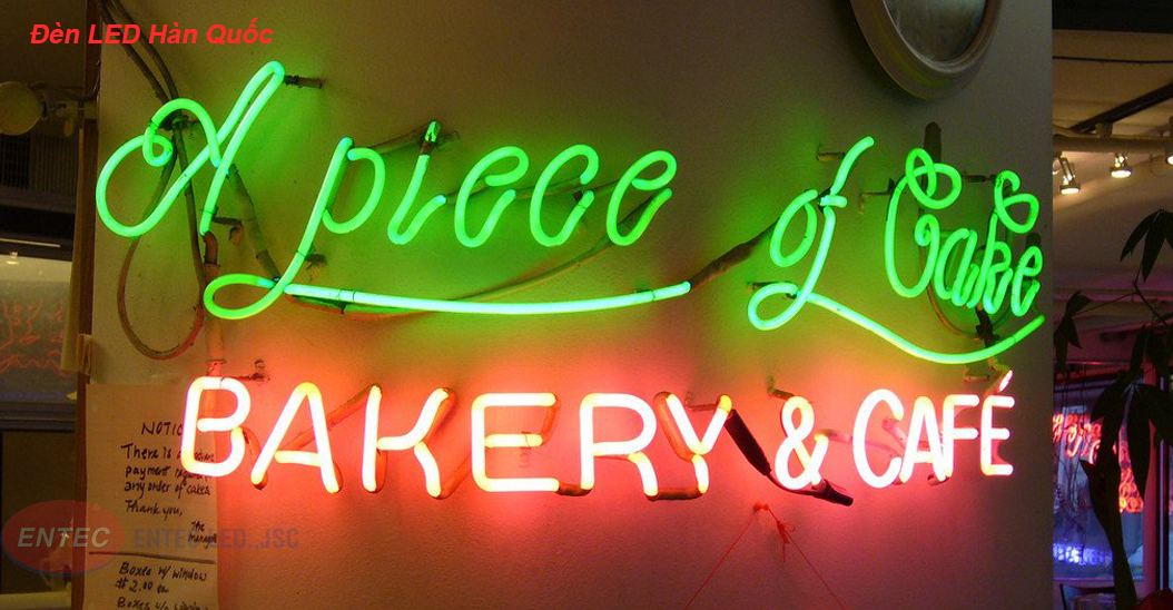 Đèn led quảng cáo bao gồm những biển quảng cáo đèn led điện tử, bảng biển hiệu led siêu sáng sử dụng đèn led để chiếu sáng.