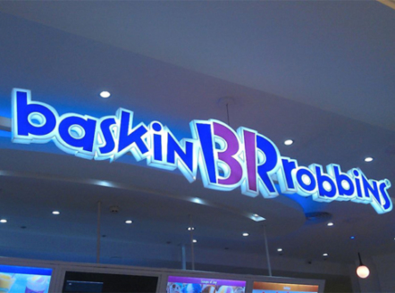 Chiếu sáng chân chữ biển quảng cáo