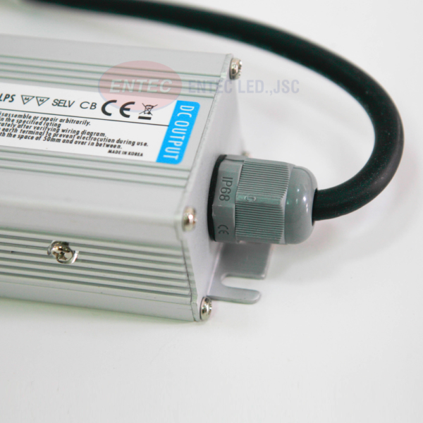 bo-chuyen-doi-nguon-led-chong-nuoc-chong-mua (10) Giác nối giữa nguồn và dây được gia cố rất chắc chắn, chống thấm, chống nước, chống mưa