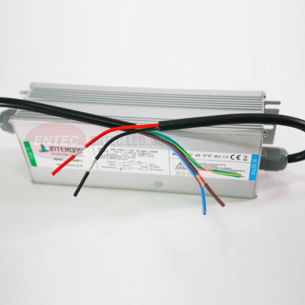 bo-nguon-chong-mua-kin-nuoc-chong-nuoc-cho-led (8) Dây đồng nguyên chất giúp truyền tải điện năng tốt hơn