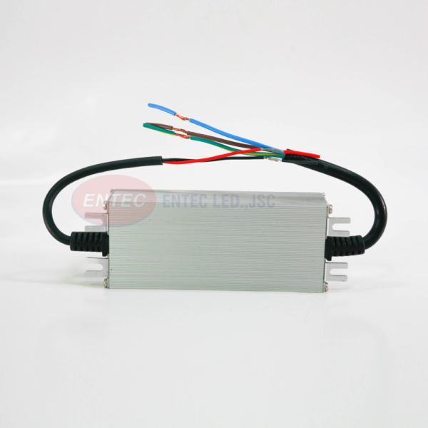 nguon-led-interone-150w-dung-ngoai-troi-chong-mua-do-entec-doc-quyen-phan-phoi (7) Mặt sau của bộ nguồn được làm thành các gờ giúp tản nhiệt tốt hơn