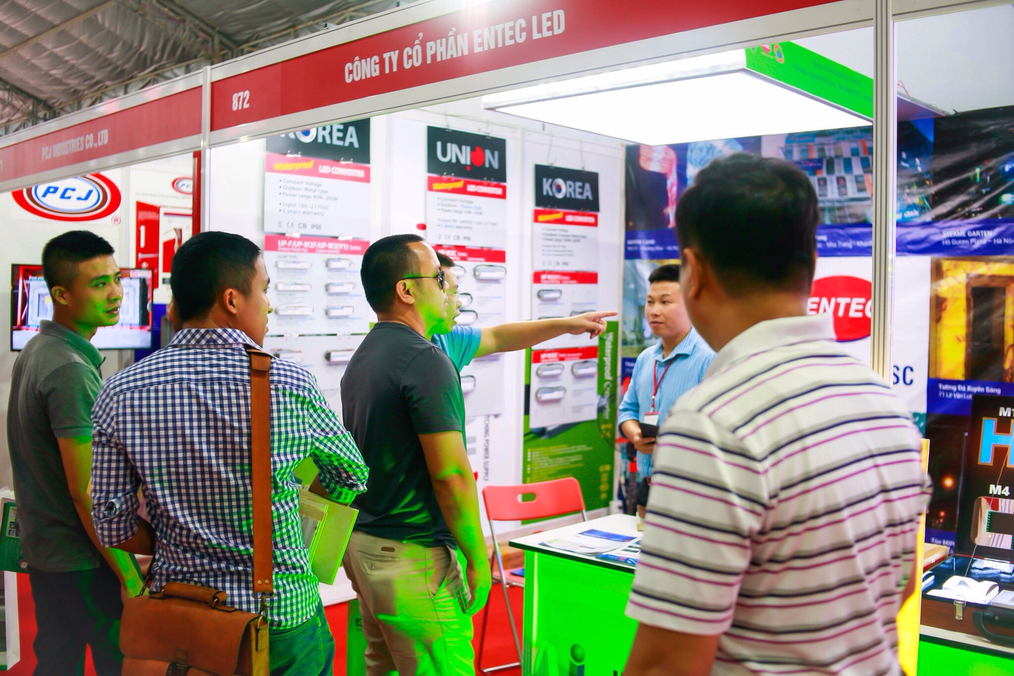 Mời quý khách đến tham quan gian hàng A29 + A30 của ENTEC LED.,JSC