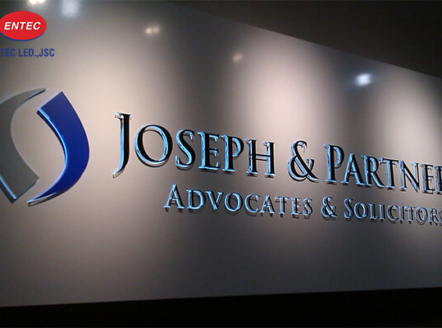 den-led-chieu-sang-bien-quang-cao-tai-ha-noi