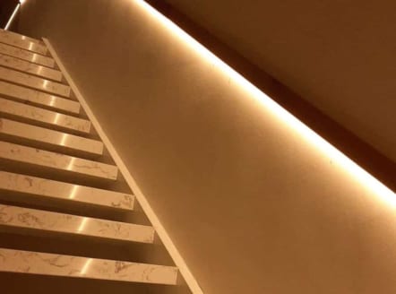 LED thanh trang trí tủ kệ